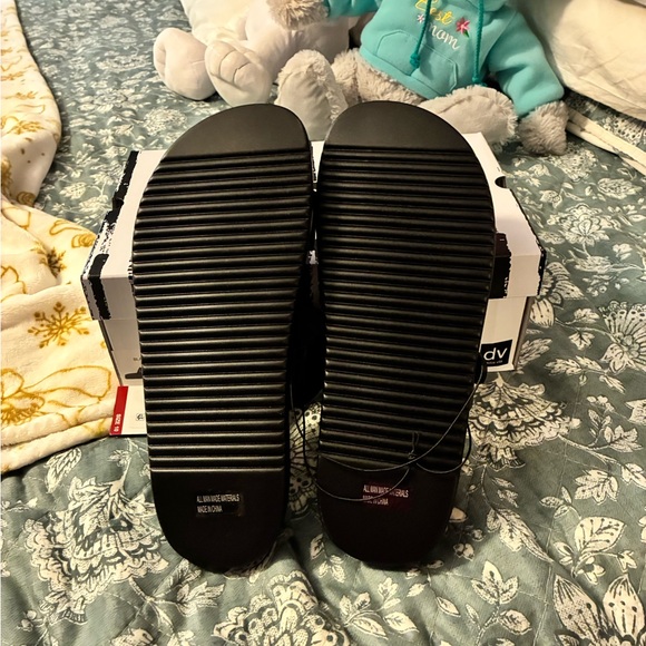 NWT DV Dolce Vita Black Double Strap Sandals with Buckles Footbed Style Unique - Picture 3 of 4